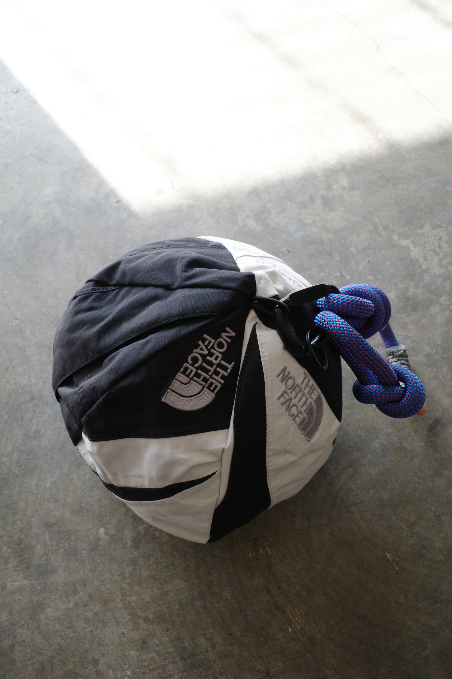 nag nag Ball Bag