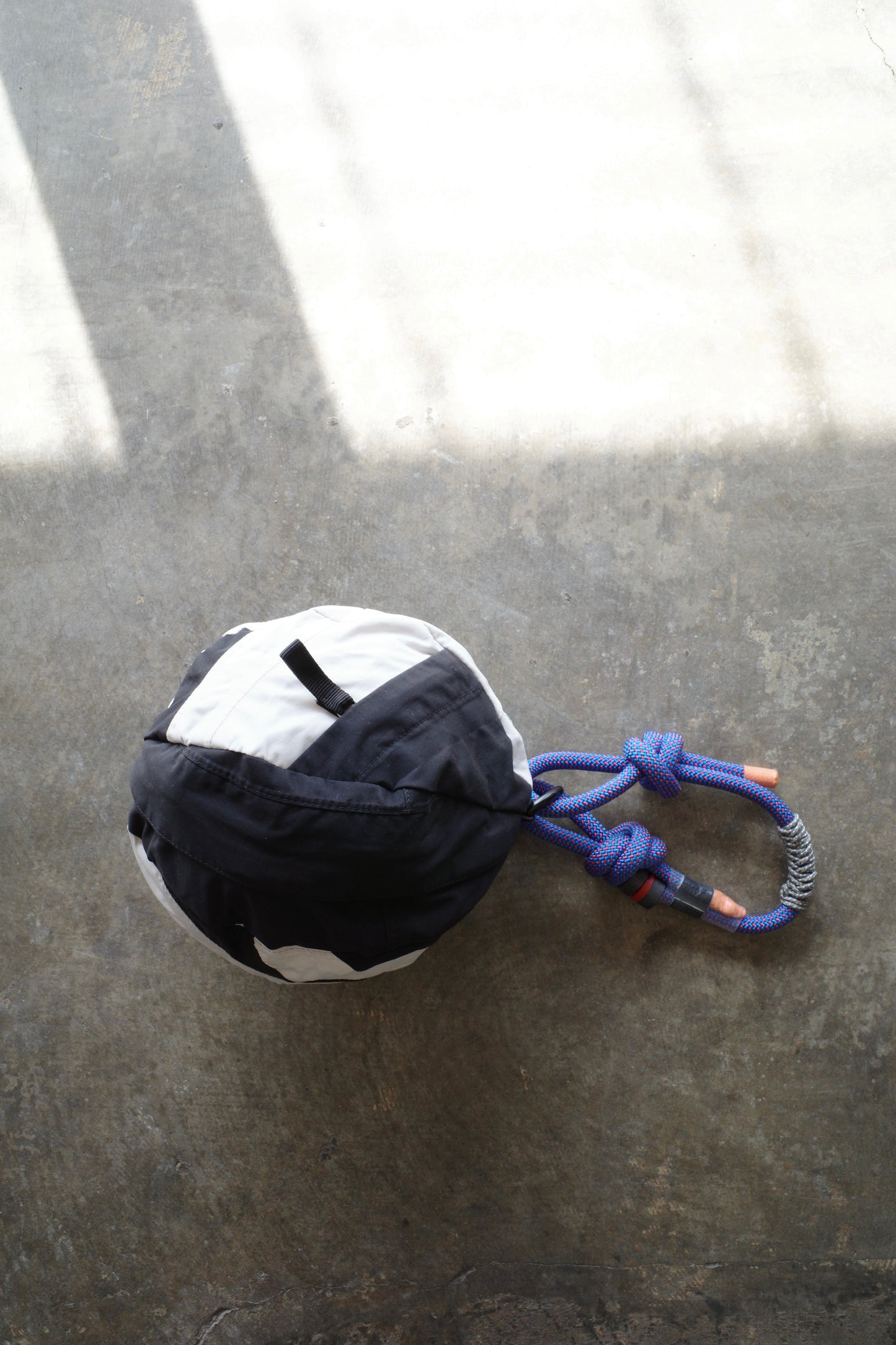 nag nag Ball Bag
