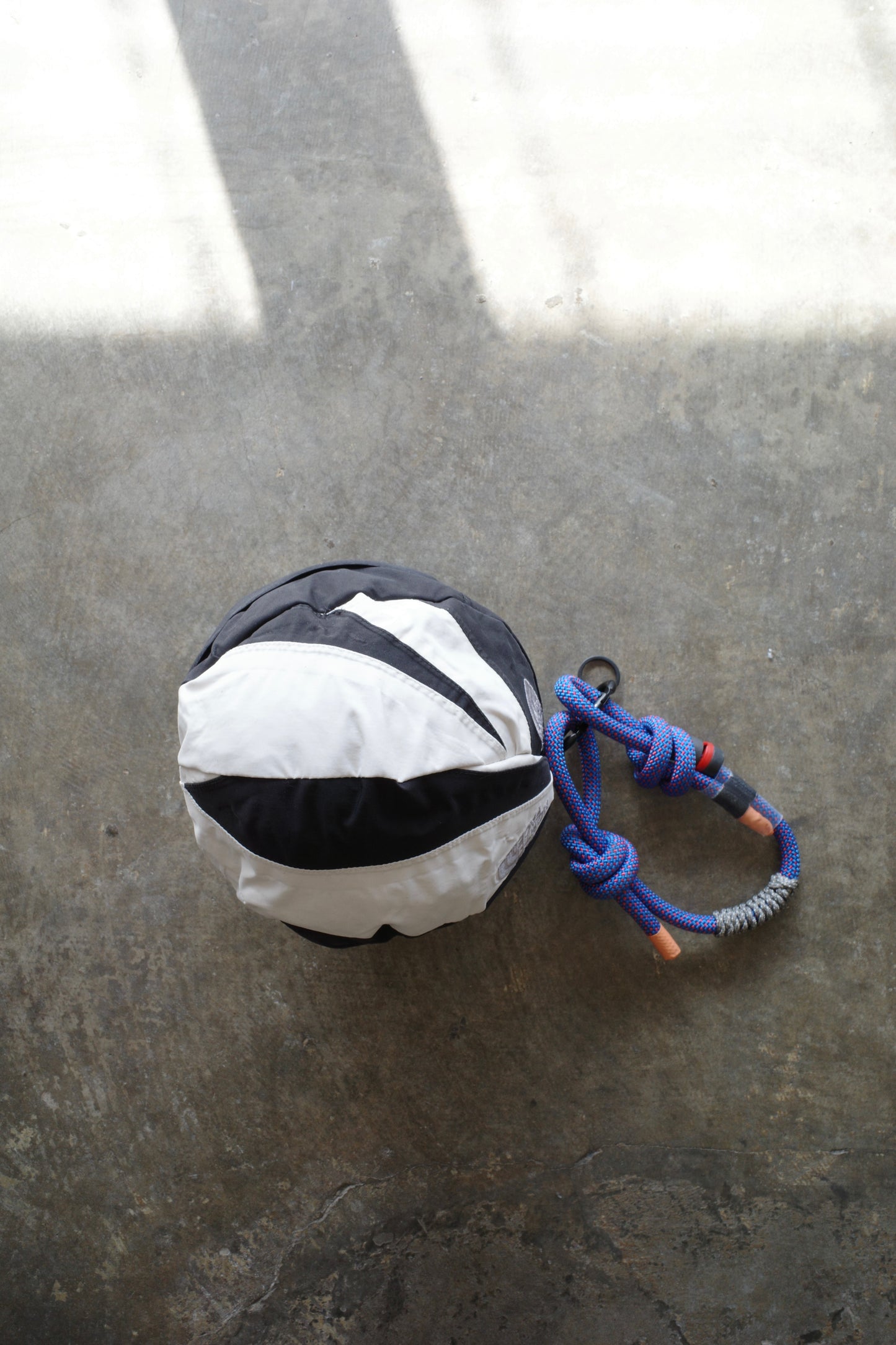 nag nag Ball Bag