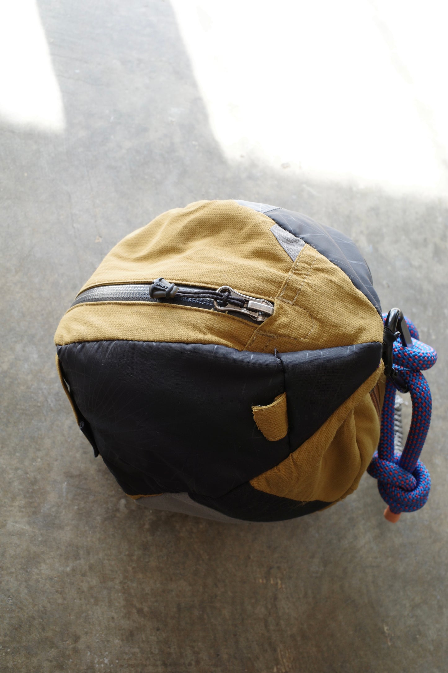 nag nag Ball Bag