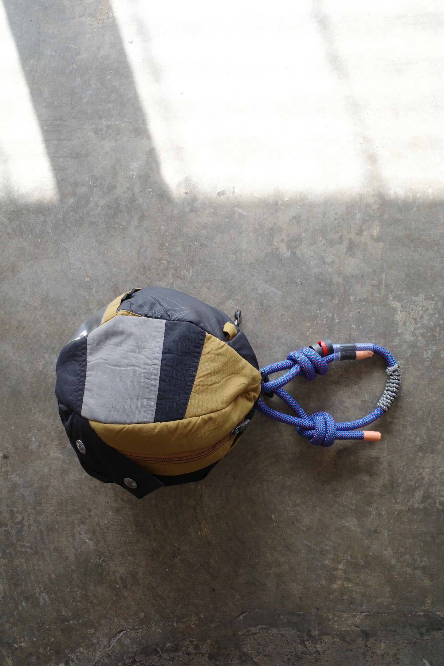 nag nag Ball Bag