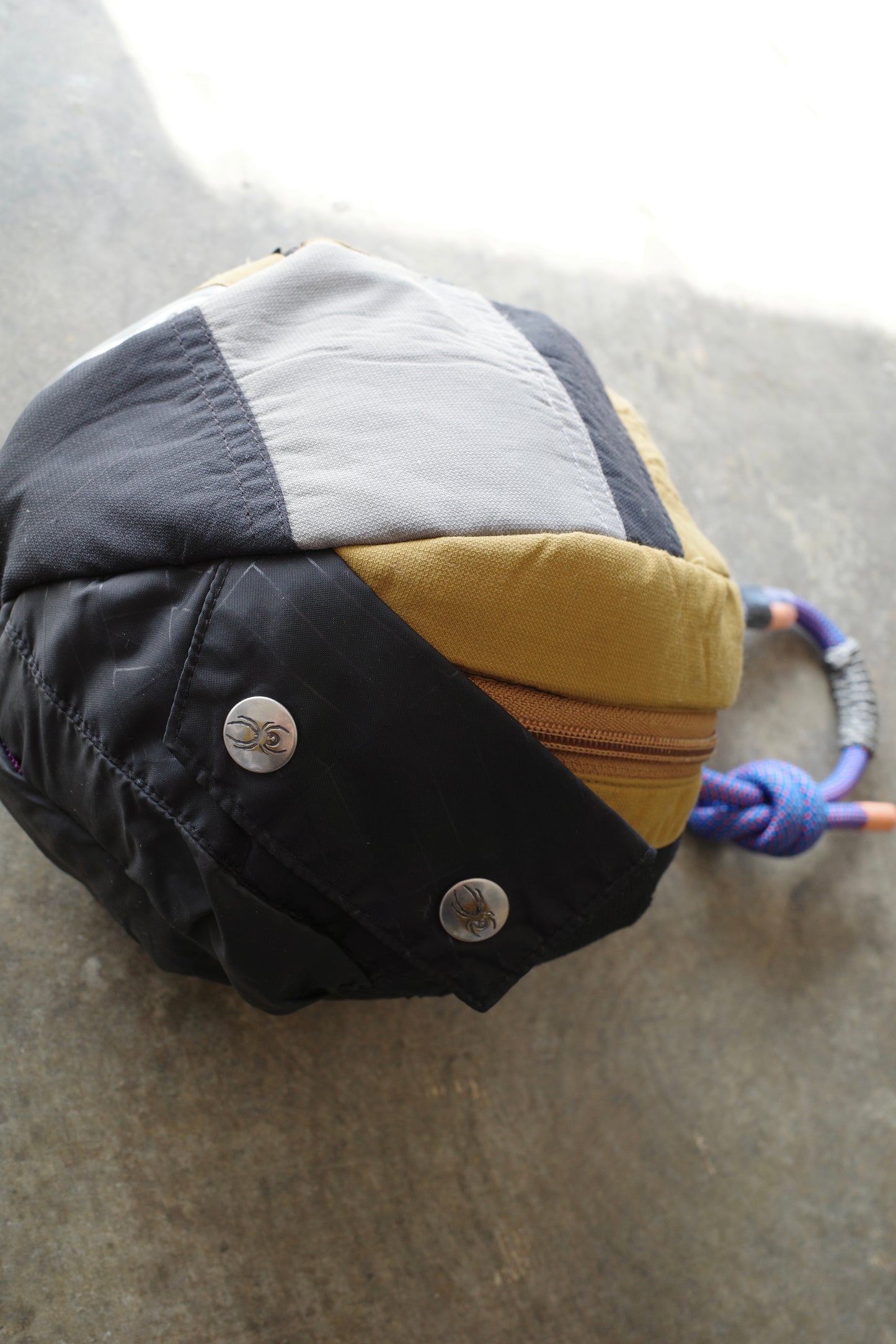 nag nag Ball Bag