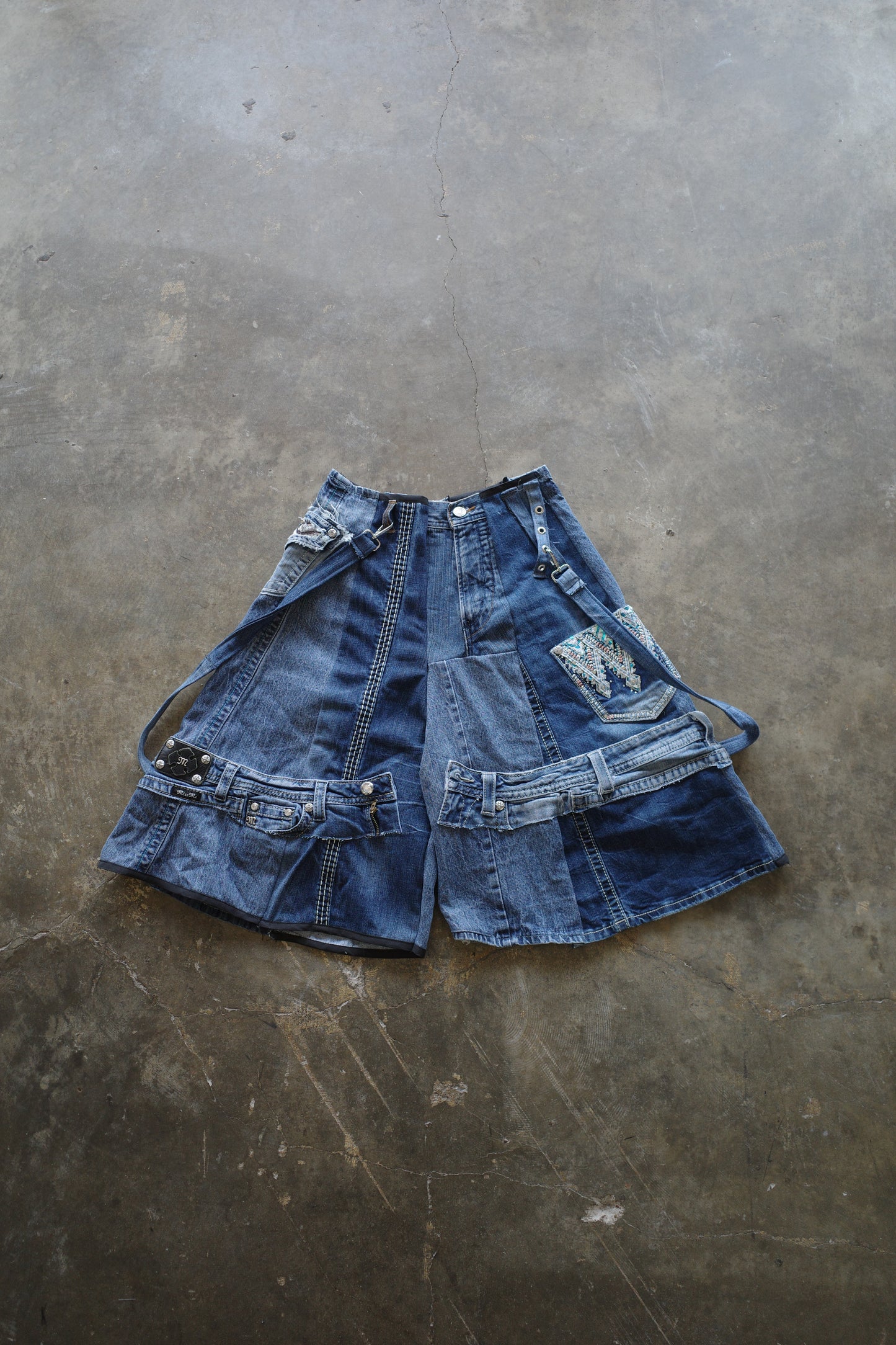 nag nag Baggy Shorts (30)/made from vintage street barnded jean and Y2K miasma jean