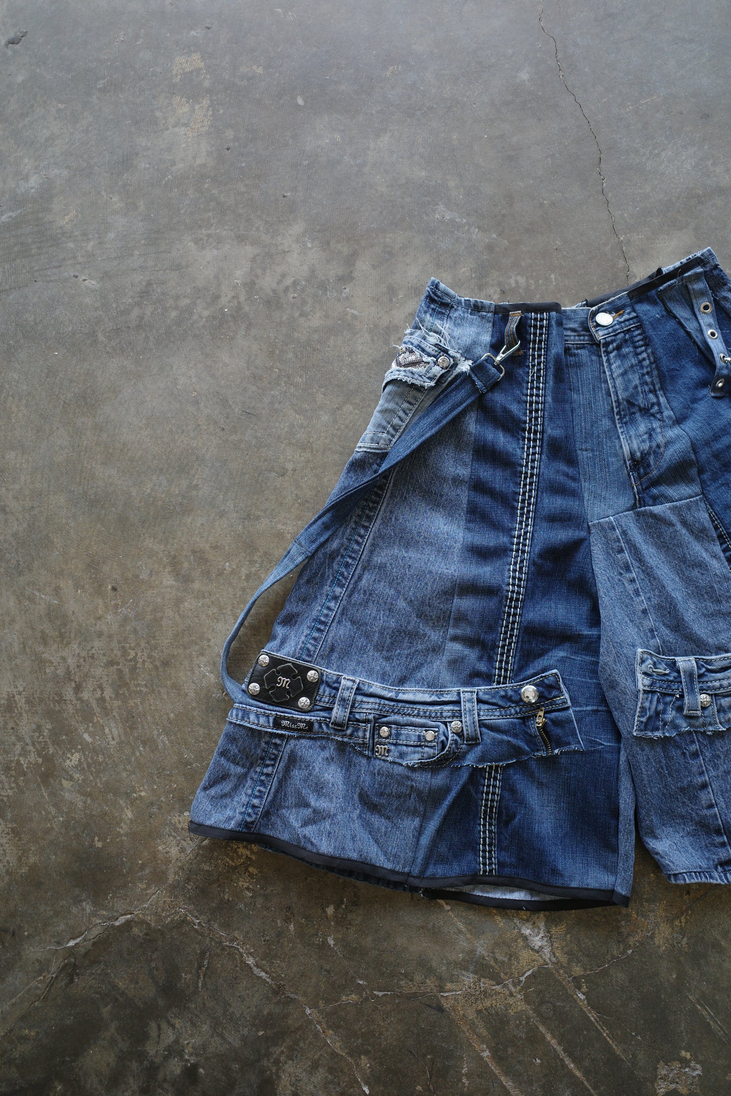 nag nag Baggy Shorts (30)/made from vintage street barnded jean and Y2K miasma jean