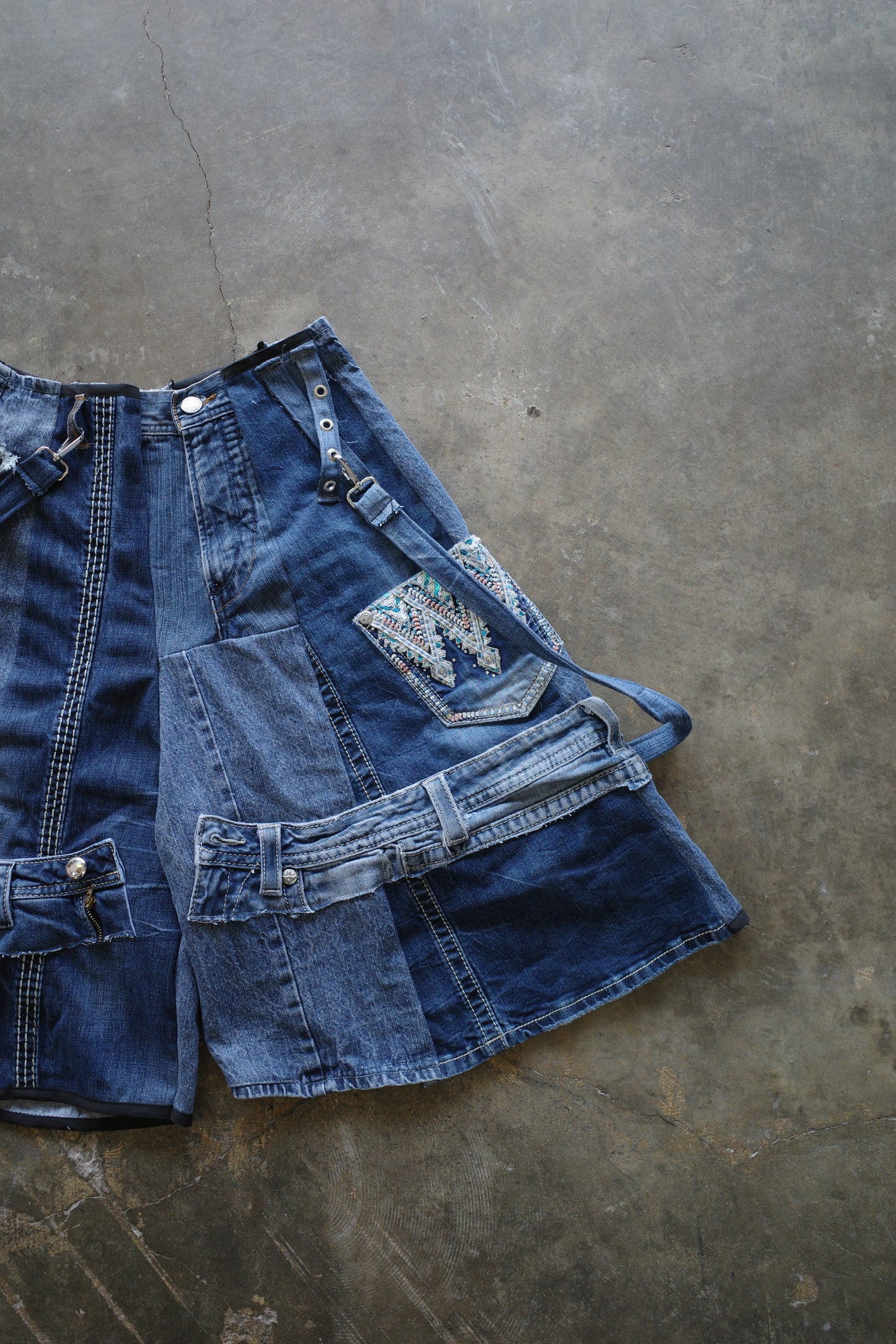 nag nag Baggy Shorts (30)/made from vintage street barnded jean and Y2K miasma jean