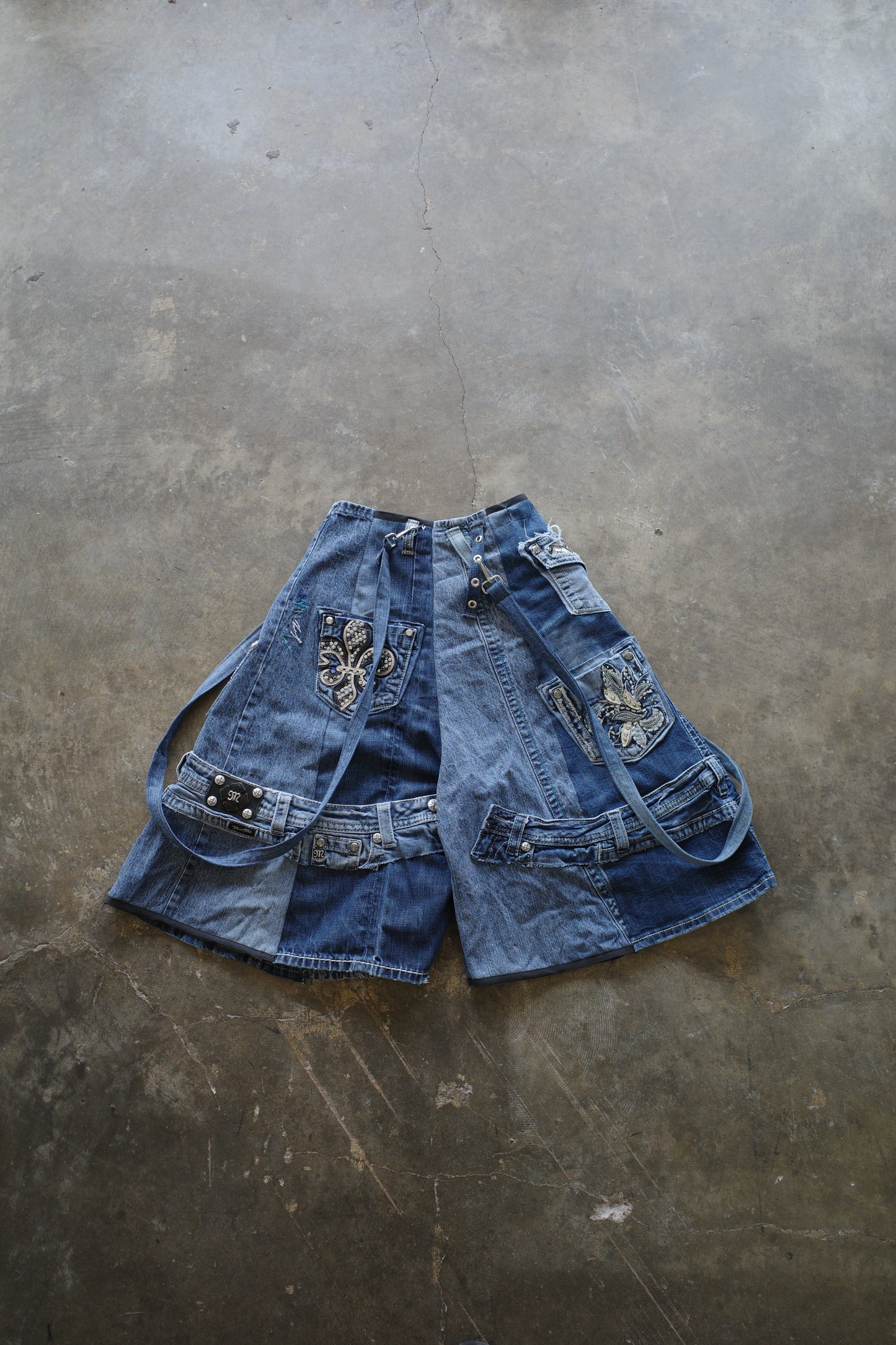 nag nag Baggy Shorts (30)/made from vintage street barnded jean and Y2K miasma jean