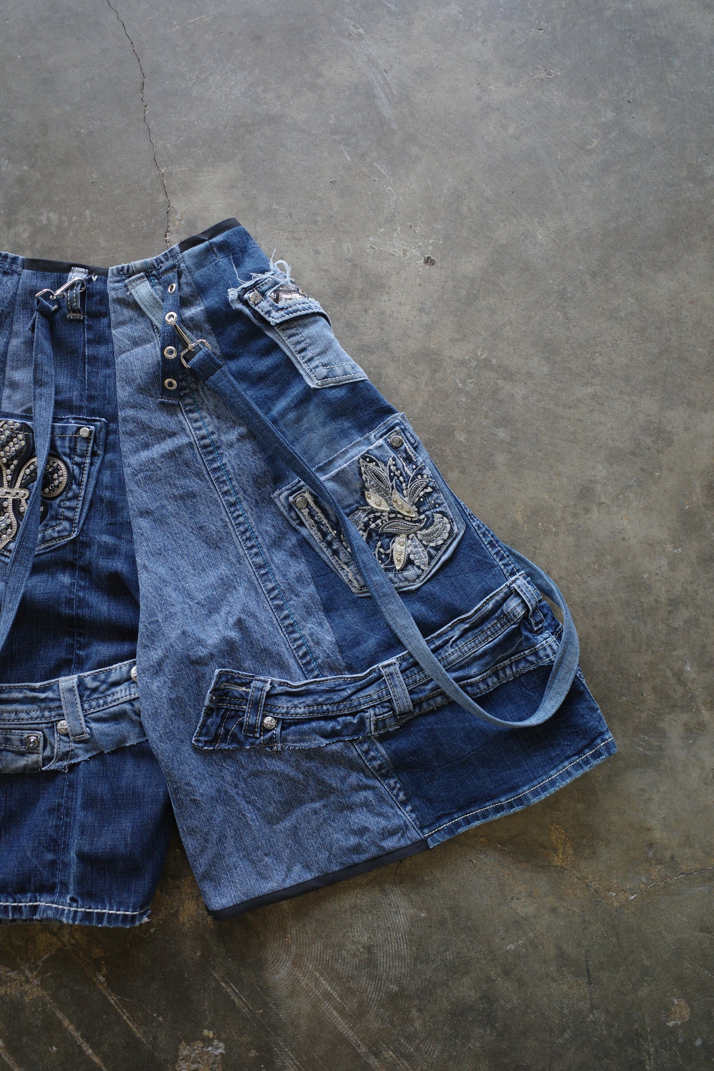 nag nag Baggy Shorts (30)/made from vintage street barnded jean and Y2K miasma jean