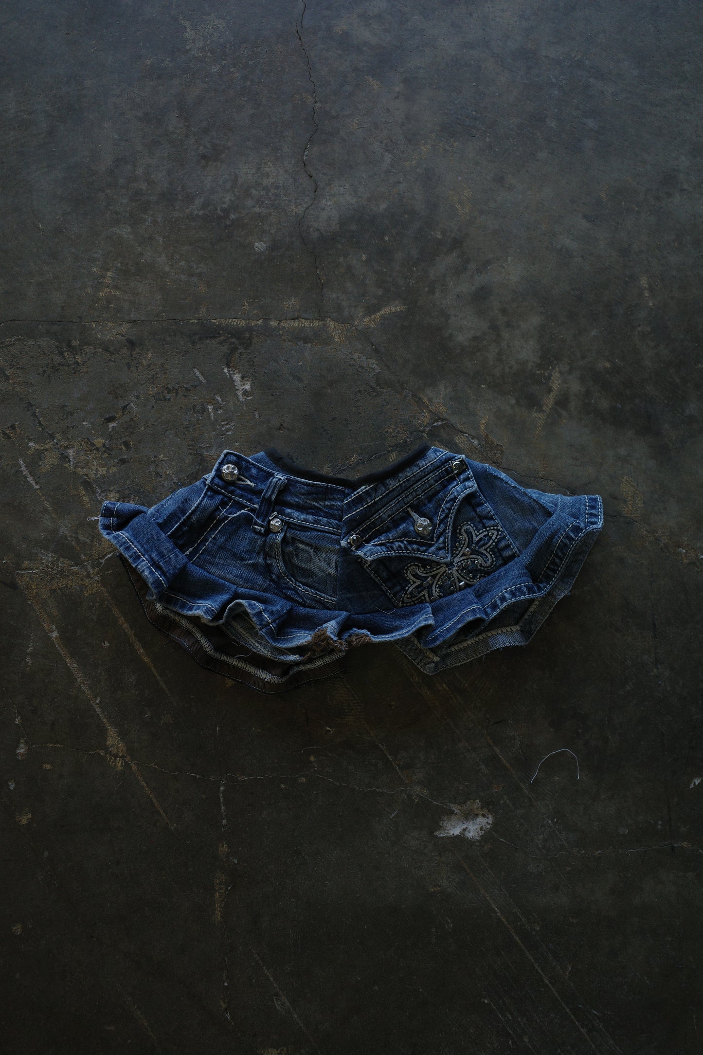 "nag nag collar"made with vintage y2k miss me jean