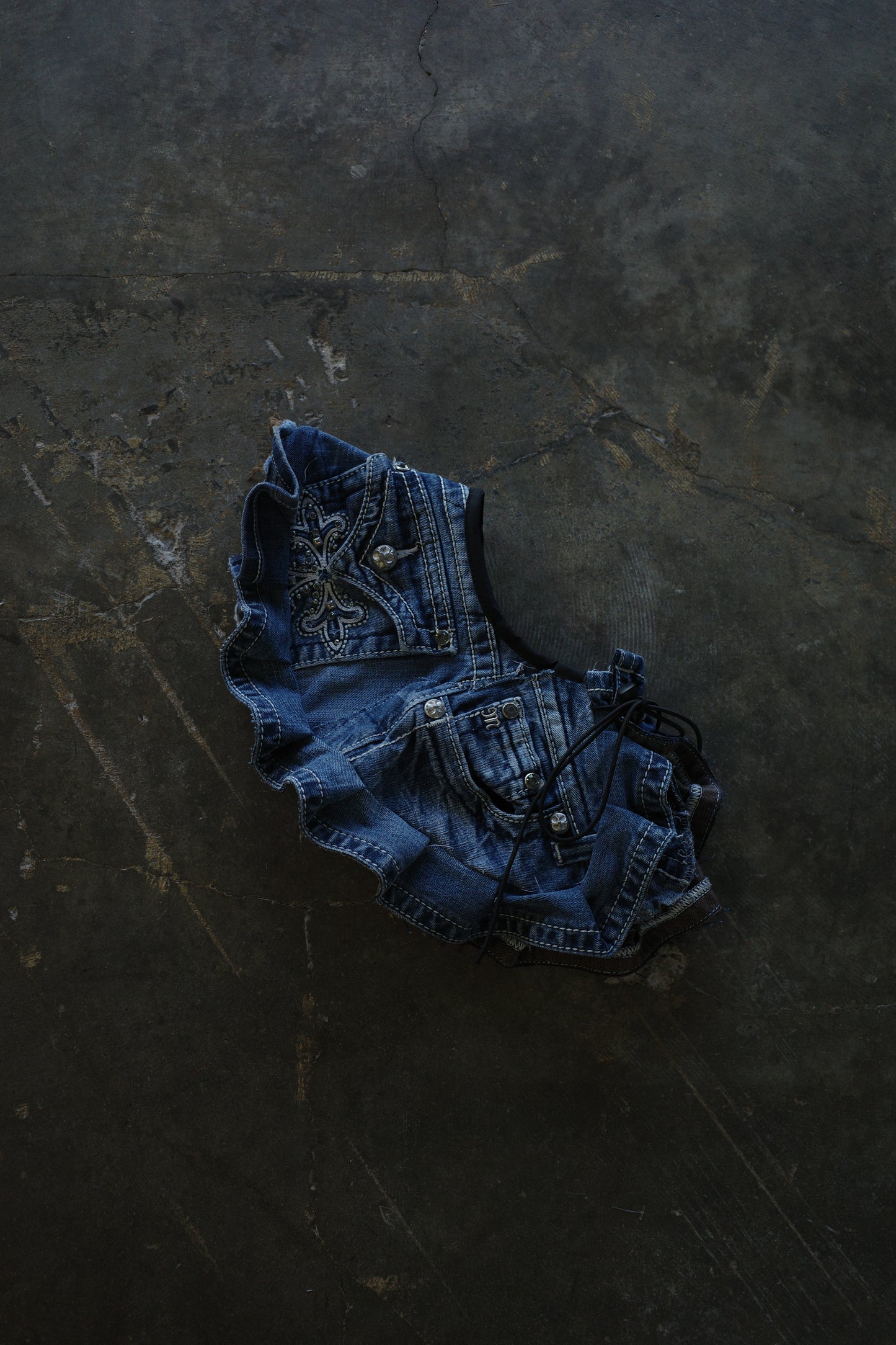 "nag nag collar"made with vintage y2k miss me jean
