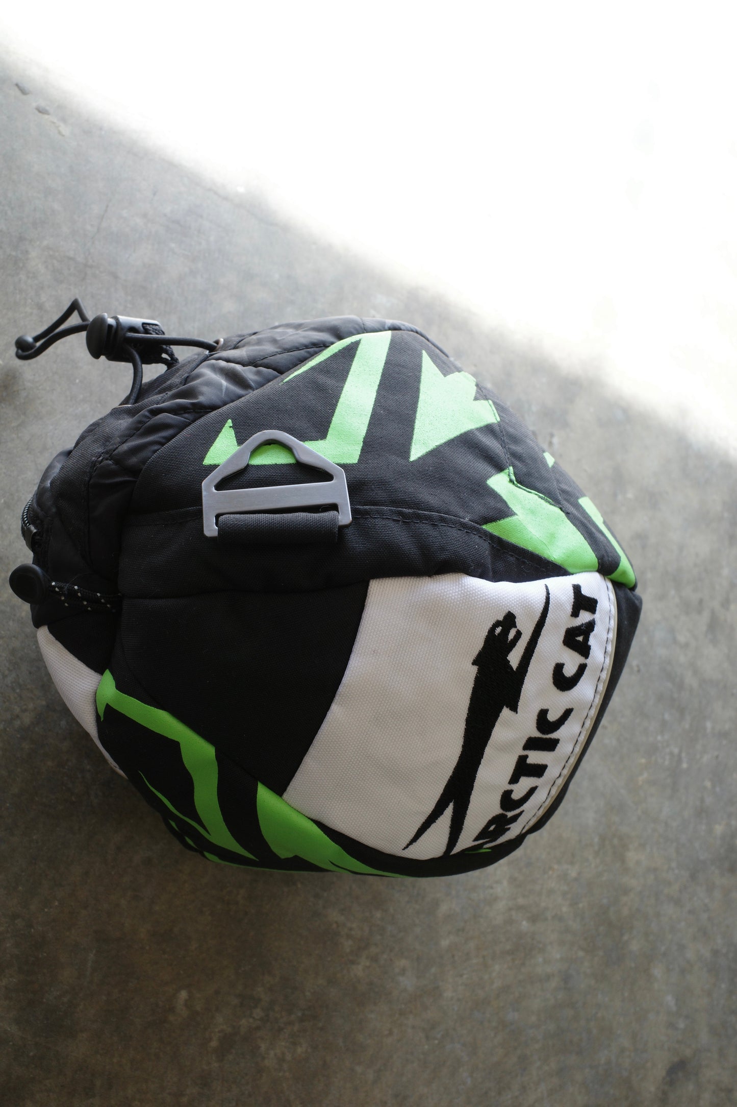 nag nag Ball Bag
