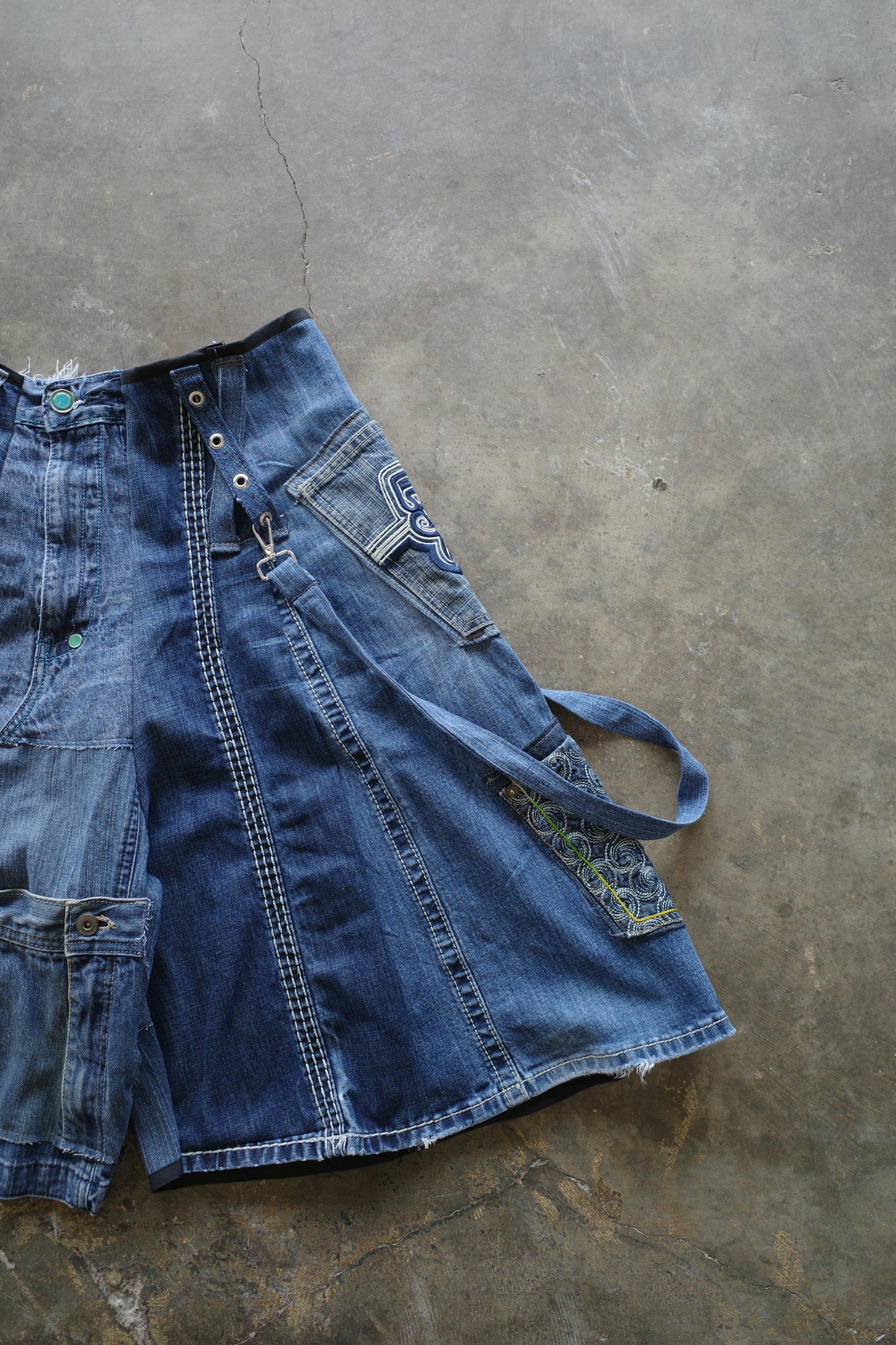 nag nag Baggy Shorts (32)/made from vintage street barnded jean and Y2K miasma jean